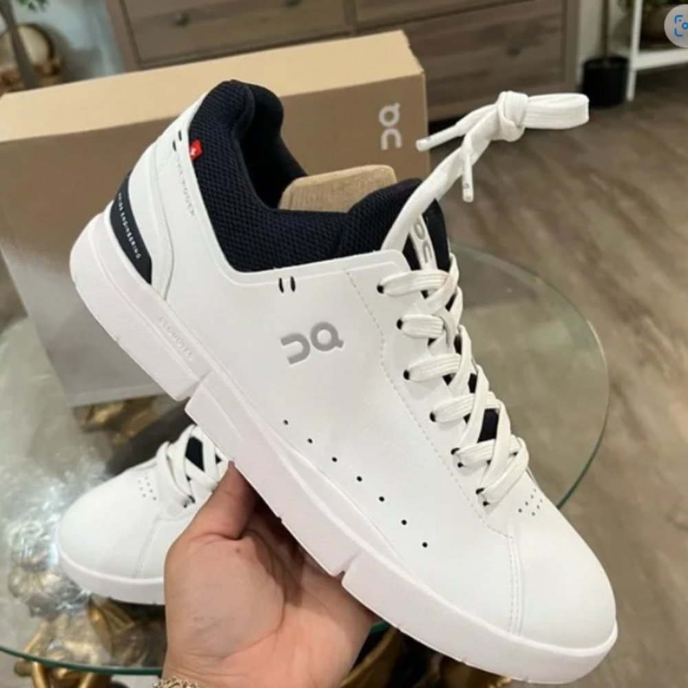 On Cloud THE ROGER Advantage Mens sneakers 9.5 NWT